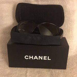 CHANEL Black Bow Sunglasses